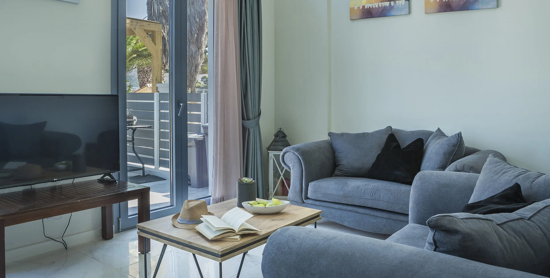 Spacious living room in seafront villa Kefalonia